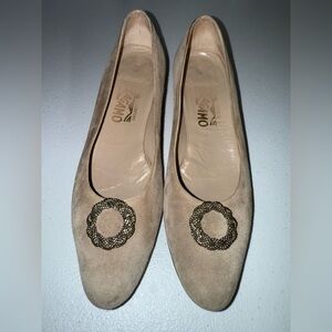 Salvatore Ferragamo Pervinca Beige Suede Leather Flats - Size 8 1/2 AAAA